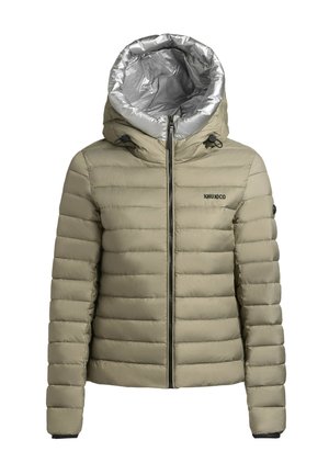 Giubbotto imbottito beige con fodera in pelliccia argentata, imbottitura trapuntata, chiusura con zip e dettaglio del logo sul petto. Presenta un cappuccio regolabile.