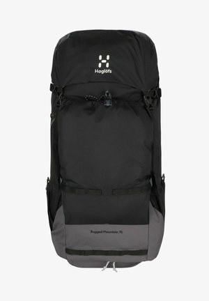 Mochila de senderismo en negro y gris con cierre en la parte superior, bolsillos laterales y correas. Presenta la etiqueta "Rugged Mountain 75" en la parte inferior frontal.