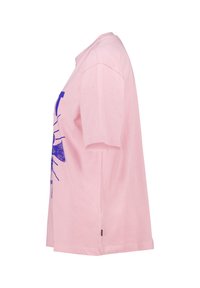 Light pink short-sleeve t-shirt, rounded neckline, featuring a blue graphic print on the front, made from soft cotton fabric.