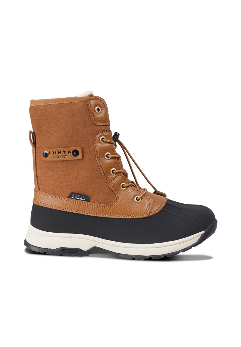 Waterdichte bruine en zwarte boot van suede en rubber, met een ronde teenvorm, vetersluiting en een gestructureerde bovenzijde. Bevat merklogo.