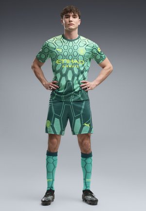 Puma, MANCHESTER CITY 26/27 TORWARTSHORTS - Kurze Sporthose - vibrant green-varsity green