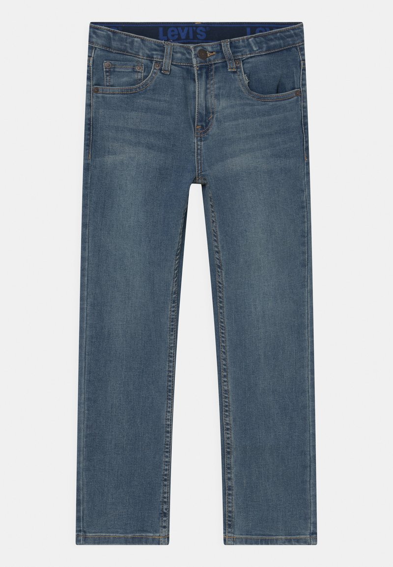 Granatowe dżinsy o prostym kroju, pięć kieszeni, widoczne stębnowanie oraz klasyczne zapięcie na guzik. Na pasku widoczny logo marki Levi's.