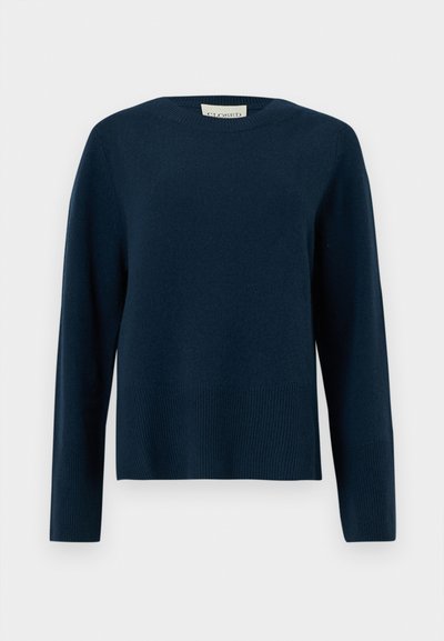 Μπλε ναυτικό πουλόβερ με μακριά μανίκια και στρογγυλή λαιμόκοψη, με ριμπάρισμα στο τελείωμα και στις μανσέτες, κατασκευασμένο από μαλακό πλεκτό ύφασμα.