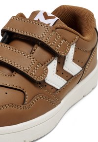 Hummel CAMDEN - Trainingsschuh - thrush