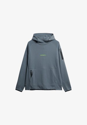 Grijze hoodie met een hoge nek, voorzien van een voorzak, zijzak met rits en het "SUPERDRY"-logo in het groen. Soepele stof textuur.