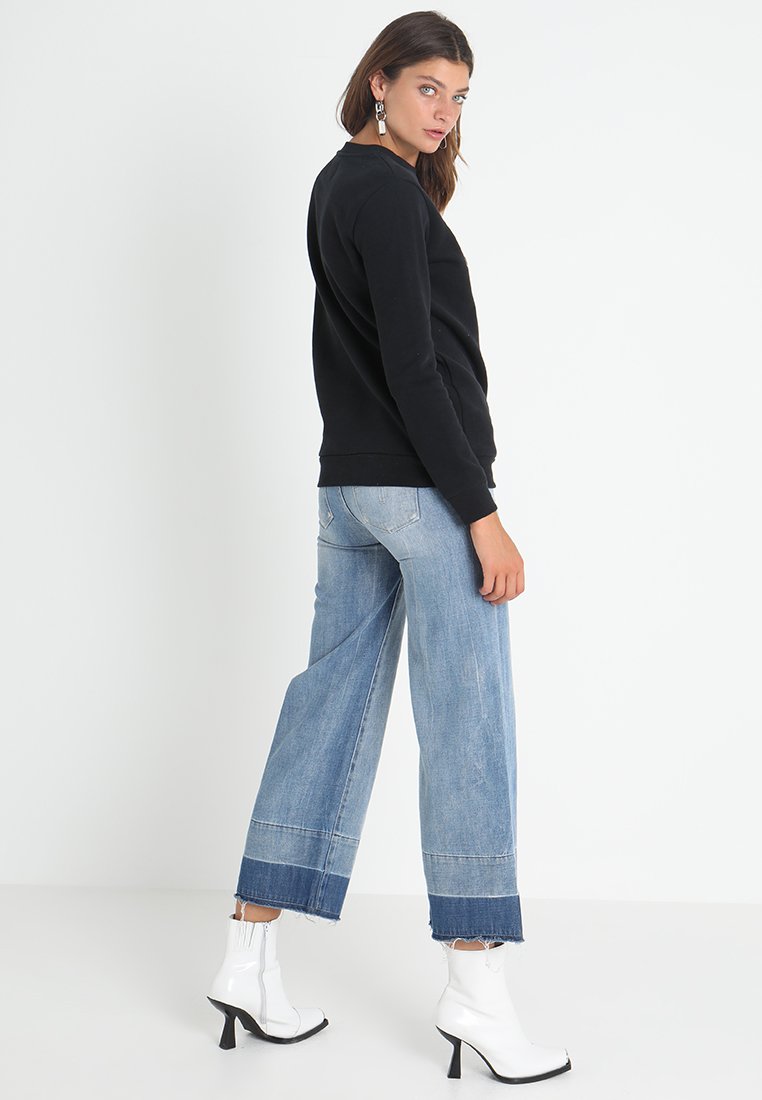 core monogram logo sweatshirt w