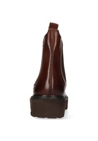 Botas cortas de cuero marrón con paneles elásticos laterales, superficie texturizada y suela de goma resistente. Diseñadas para un fácil calce deslizante.