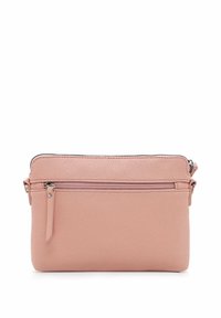 Borsa a pochette rosa in pelle con superficie testurizzata, dotata di una chiusura con zip superiore e una tasca con zip frontale per ulteriore spazio di archiviazione.