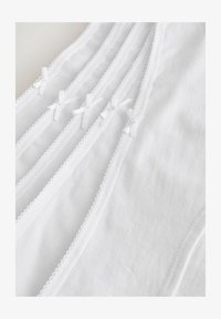 Unausgewählt, white