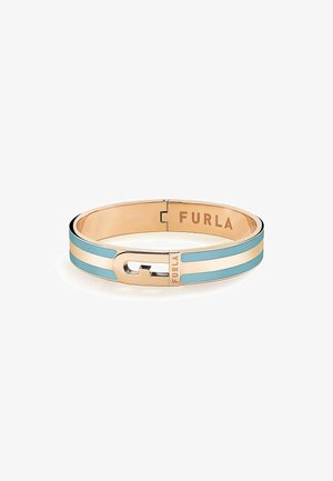 Gouden metalen armband met blauwe en witte strepen, voorzien van een klittenbandsluiting en het reliëf "FURLA" logo aan de binnenzijde. Gladde textuur.