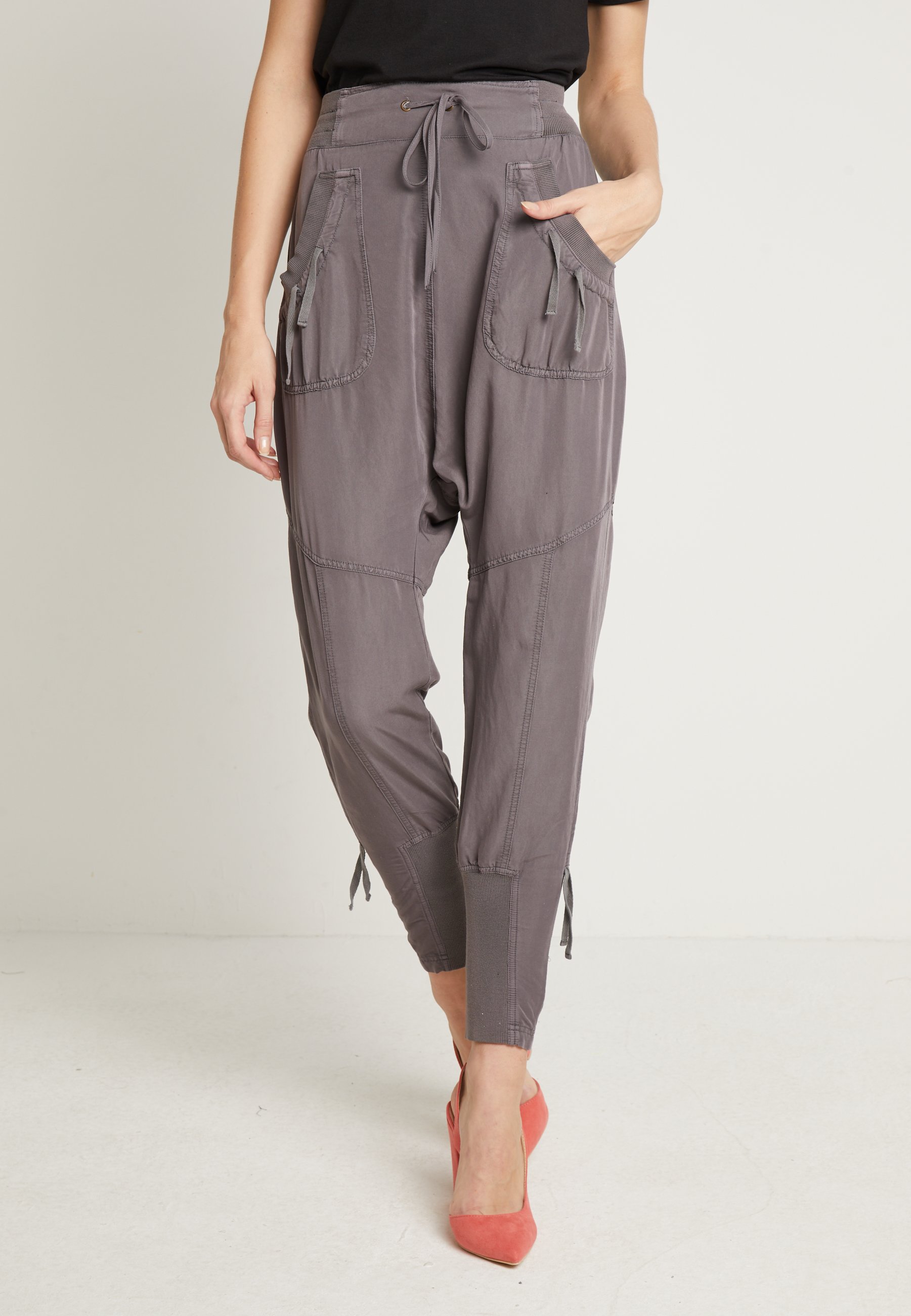 Cream NANNA PANTS Bukse pitch blacksvart Zalando.no Cream NANNA PANTS Bukse khaki Zalando.no