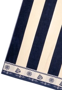 Granatowo-niebieski i kremowy ręcznik w paski o teksturowanej powierzchni, z morskim wzorem wzdłuż dolnej krawędzi, w tym kotwicami i żaglami.