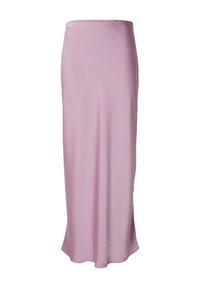 Jupe longue en satin rose clair en forme A. Texture lisse avec un design long jusqu'au sol et une silhouette simple, sans ornements.