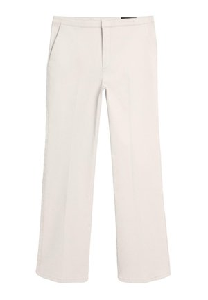 Beige rechte broek met zakken aan de voorkant en een platte tailleband, weergegeven op een witte achtergrond.