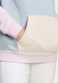 adidas Sportswear ESSENTIALS LOGO BOYFRIEND - Felpa con cappuccio -  blue   clear pink   quartz   arctic fusion