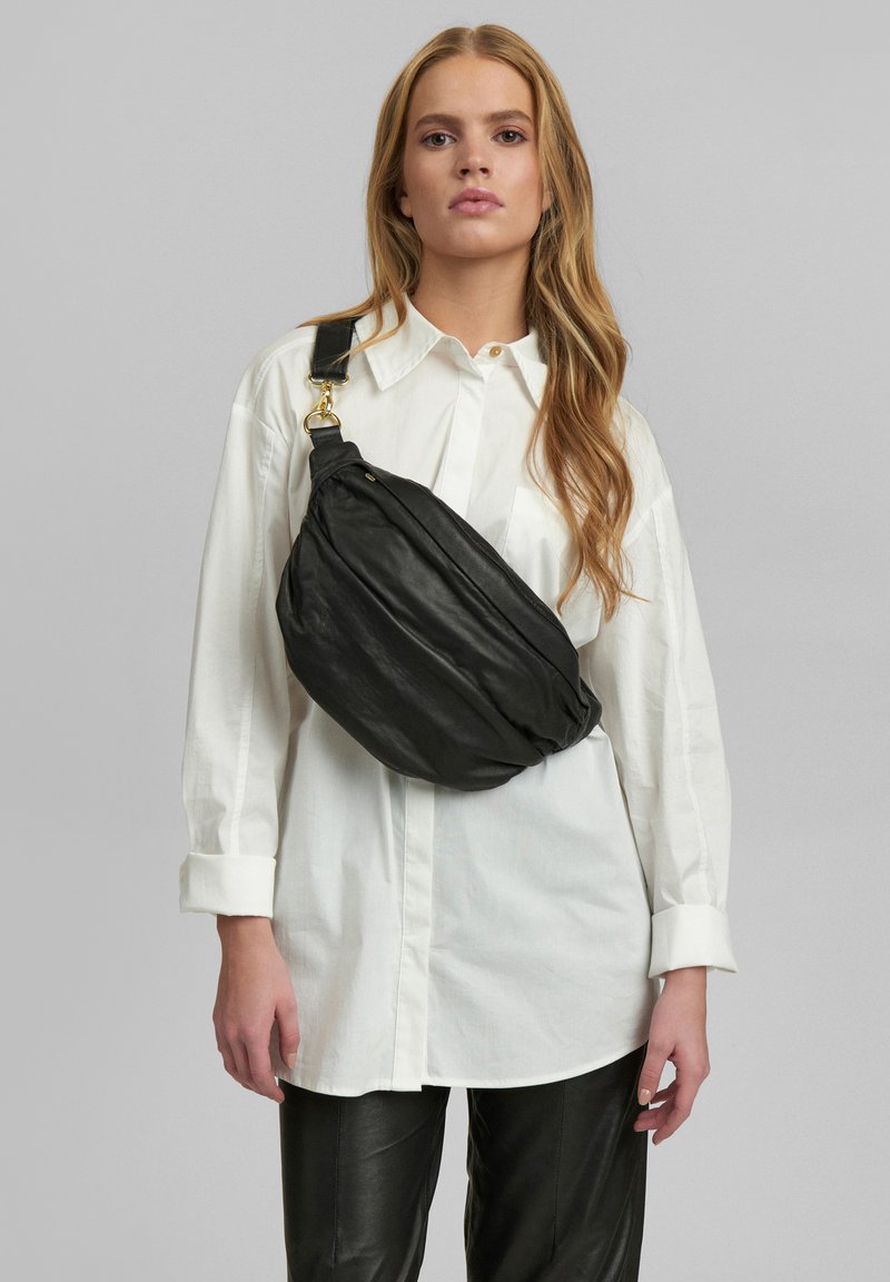 DEPECHE Övtáska - black nero