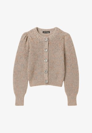 Cardigan beige a maglia con trama a coste, scollo rotondo e sei grandi bottoni decorativi in cristallo lungo il davanti.