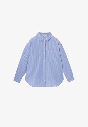 Chemise à manches longues bleu clair avec de fines rayures blanches et roses, un devant boutonné, un col pointu, et une poche poitrine gauche.