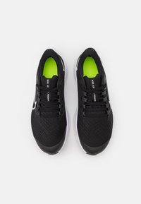 Nike Performance AIR ZOOM PEGASUS 38 GS UNISEX - Sapatos para corrida em estrada - black/white/anthracite/volt