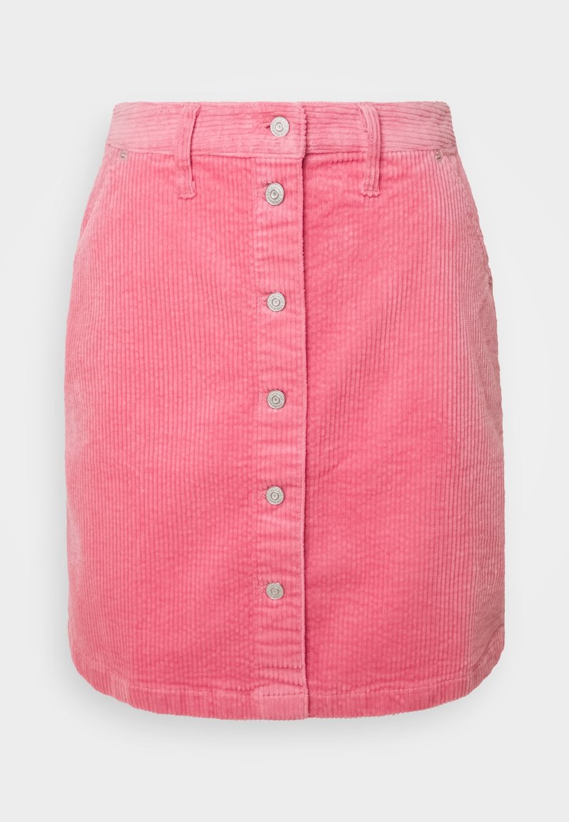 Mini-jupe en velours côtelé rose avec boutons argentés sur le devant et passants de ceinture, présentée sur un fond blanc.