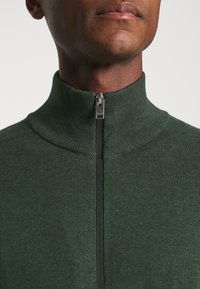 Selected Homme SLHBERG FULL ZIP - Casaco de malha - darkest spruce
