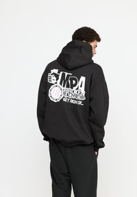 Multiply Apparel SEPERATION - Jersey con capucha - black soda washed