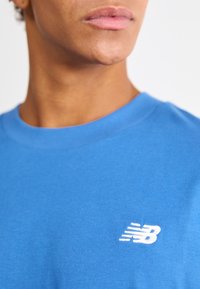 New Balance ESSENTIALS - T-shirt basic - blue agate