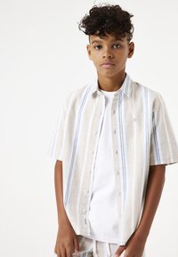 Korte mouwen shirt van lichtgewicht stof, met horizontale beige en lichtblauwe strepen, en een knoopsluiting aan de voorkant met een subtiele logo-label.
