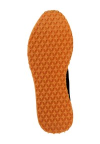 Suela de zapato con una suela de goma naranja que presenta un patrón texturizado de pequeñas cruces, bordeada por un lado negro.