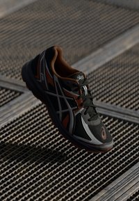 ASICS SportStyle JOG 100S UNISEX - Sportbačiai - black/pure silver