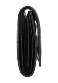Portefeuille en cuir noir, design compact, surface texturée, avec plusieurs emplacements pour cartes visibles et un bord cousu pour plus de durabilité.