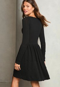 Lipsy PETITE - Pulóverruha - black