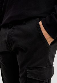QS SLIM FIT STYLE - Cargohose - schwarz