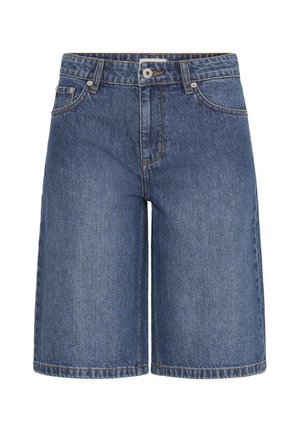 Blaue Denim-Knielange Shorts mit fünf Taschen, Knopfverschluss und Gürtelschlaufen, vor weißem Hintergrund dargestellt.