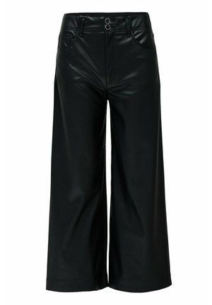 Pantalones de piel sintética negros de pierna ancha con una cintura alta, dos bolsillos frontales, cierre de doble botón y textura lisa y brillante.