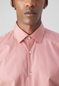 HUGO JENNO - Majica - light/pastel red