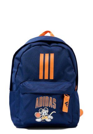 Donkerblauwe Adidas-rugzak met oranje accenten, drie strepen en een afbeelding van Mickey Mouse die basketbal speelt op het voorvak.
