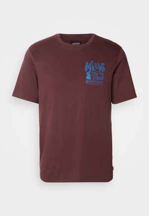 Scotch & Soda CHEST ARTWORK - Print T-shirt - rich mahogany