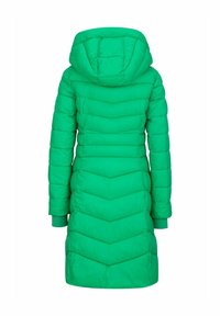 Groene pufferjas met een capuchon, voorzien van chevronsteek, een rechte snit en ribgebreide mouwen. Gladde textuur en levendige kleur.