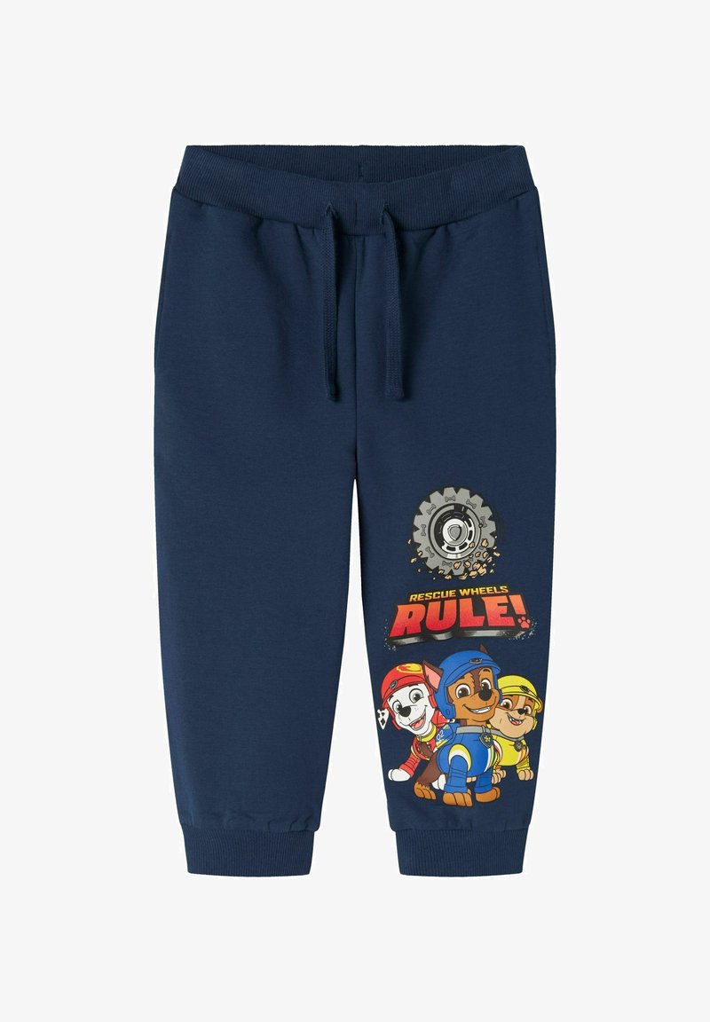 Navy zili sporta bikses ar elastīgu jostu, ar grafiku, kurā attēloti multfilmu suņi un tekstu “GLĀBŠANAS RIEPAS VALDA!” spilgtās krāsās.