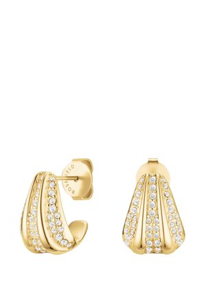 Pendientes de oro con un diseño curvado que presenta filas de cristales claros y brillantes, ofreciendo una apariencia texturizada y en capas.