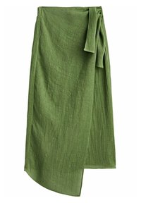 Jupe portefeuille verte en tissu texturé, avec un nœud à la taille et un ourlet irrégulier pour une apparence fluide.