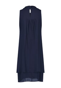 Vestido sin mangas azul marino con escote redondo, abertura en la parte trasera y pliegues. Hecho de una tela ligera, presenta un diseño de dobladillo en capas.