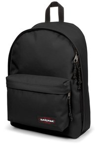 Schwarzer Eastpak-Rucksack mit glattem Stofffinish, runder Form, einer vorderen Reißverschlusstasche und einem oberen Handgriff. Verfügt über robuste Reißverschlüsse und ein Logo-Patch.