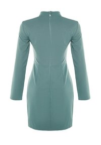 Vue arrière d'une robe manches longues bleu sarcelle avec col montant et fermeture éclair au milieu du dos jusqu'à la taille.