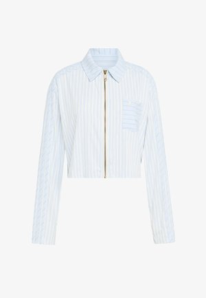 Cropped jas in lichtblauw met witte verticale strepen. Voorzien van een ritssluiting aan de voorkant, kraag en een zak met een gestreept designelement.