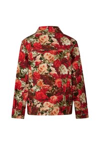 Kurtka dżinsowa w kwiatowy wzór, z żywymi różami w odcieniach czerwieni, różu i zieleni, z mankietami na guziki i klasycznym kołnierzem.