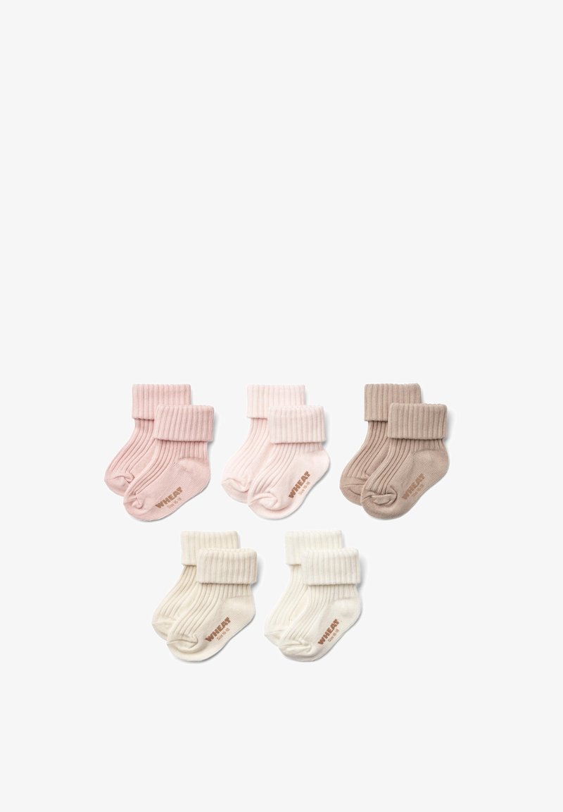 Ensemble de trois paires de chaussettes pour bébé en rose clair, beige et blanc. Texture côtelée avec des ourlets repliés ; logo affiché sur le côté.