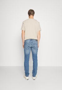 TOM TAILOR DENIM Traperice uskog kroja - mid stone wash denim