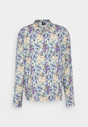 Chemise à manches longues avec un motif abstrait coloré dans des nuances de bleu, violet, beige et noir sur un fond clair.